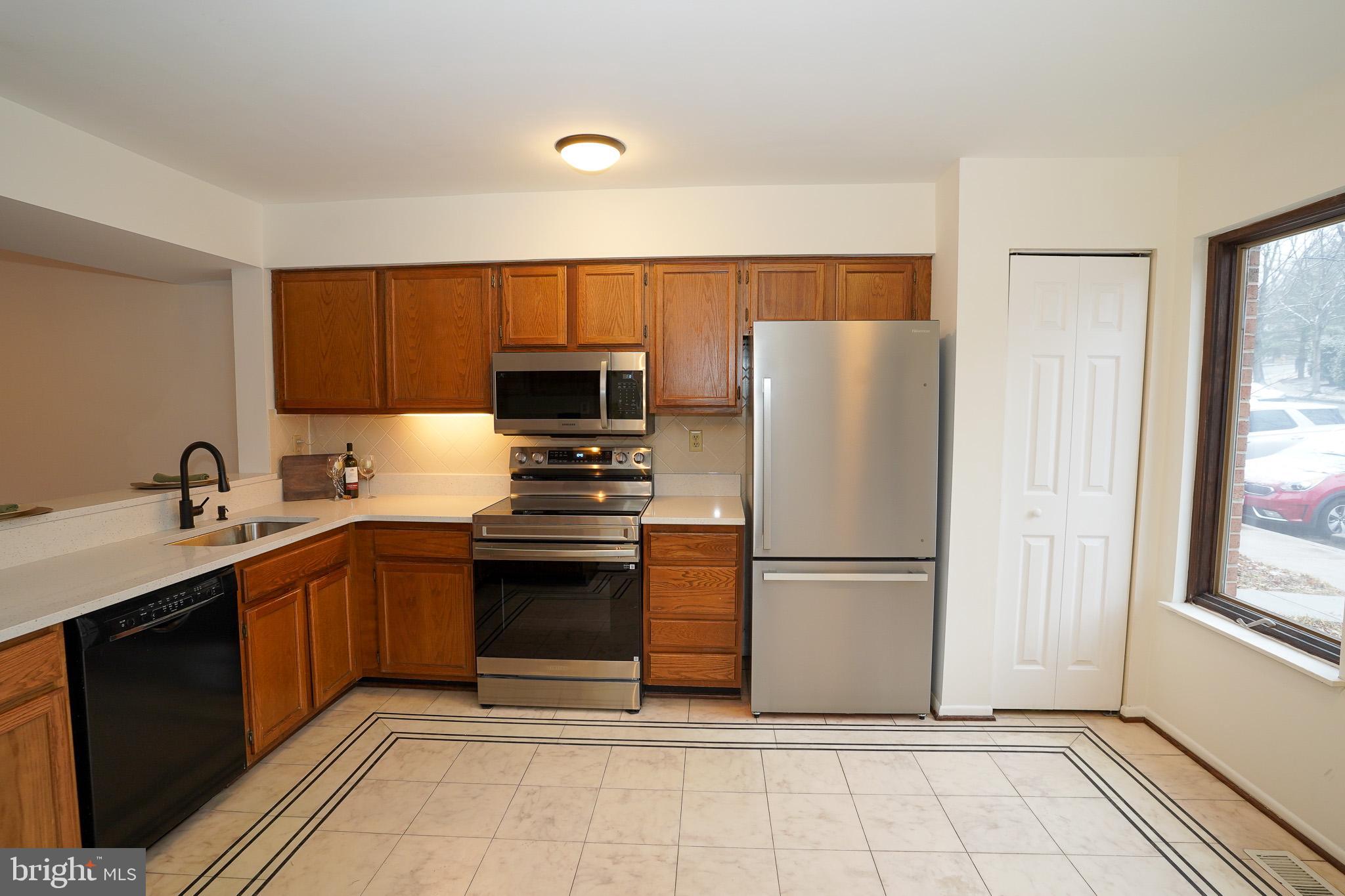 9453 Clocktower Lane Columbia, MD 21046 - Photo 9 of 49 Kitchen