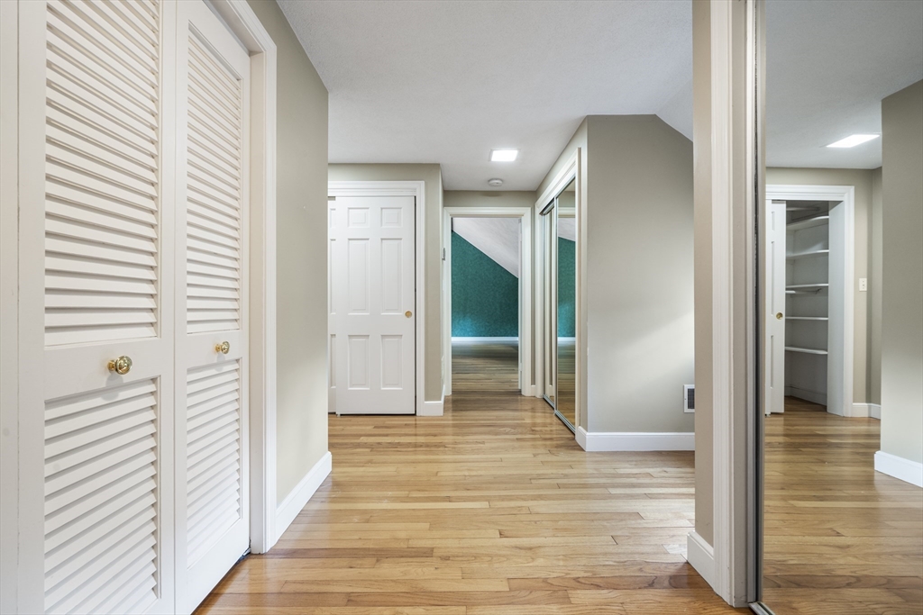 131 Montvale Road Weston, MA 02493 - Photo 13 of 38