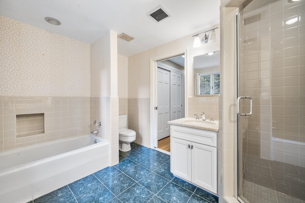 131 Montvale Road Weston, MA 02493 - Photo 15 of 38