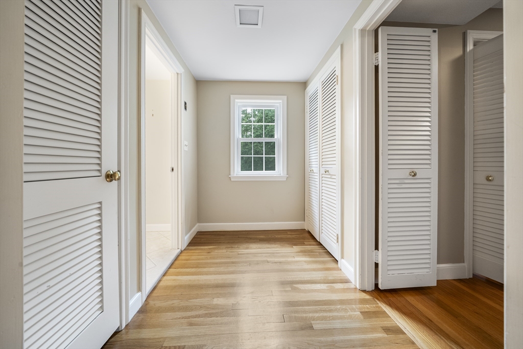 131 Montvale Road Weston, MA 02493 - Photo 9 of 38