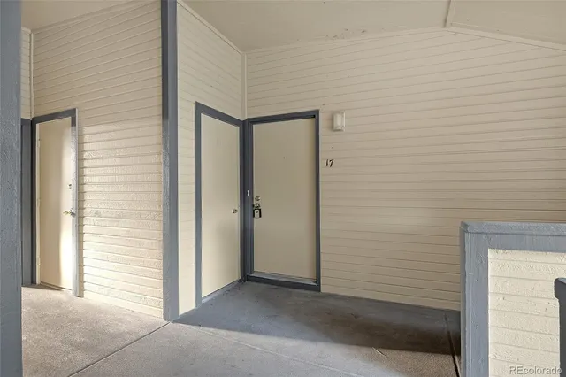 a view of entryway with livingroom