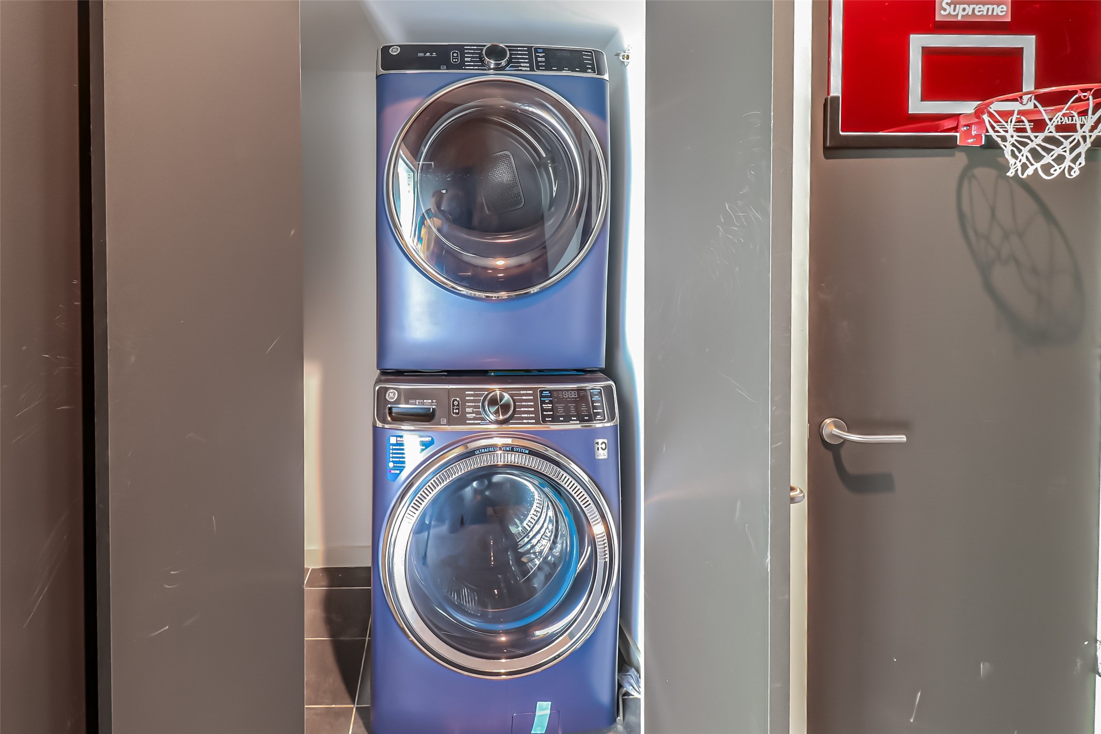 102 Quitman Street, Unit 301 Houston, TX 77009 - Photo 11 of 33 a view of livingroom with washer and dryer