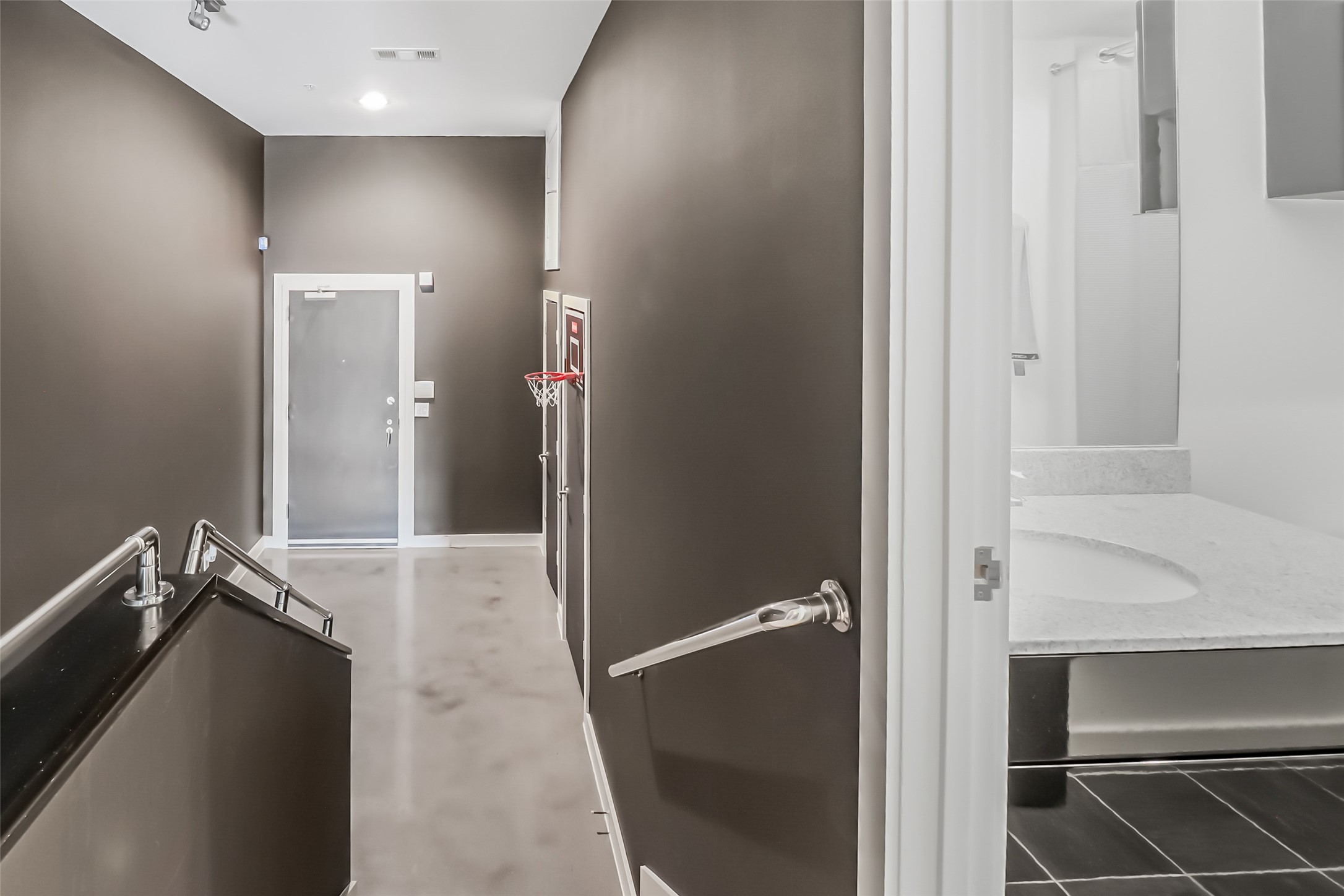 102 Quitman Street, Unit 301 Houston, TX 77009 - Photo 16 of 33 a view of a walk in closet