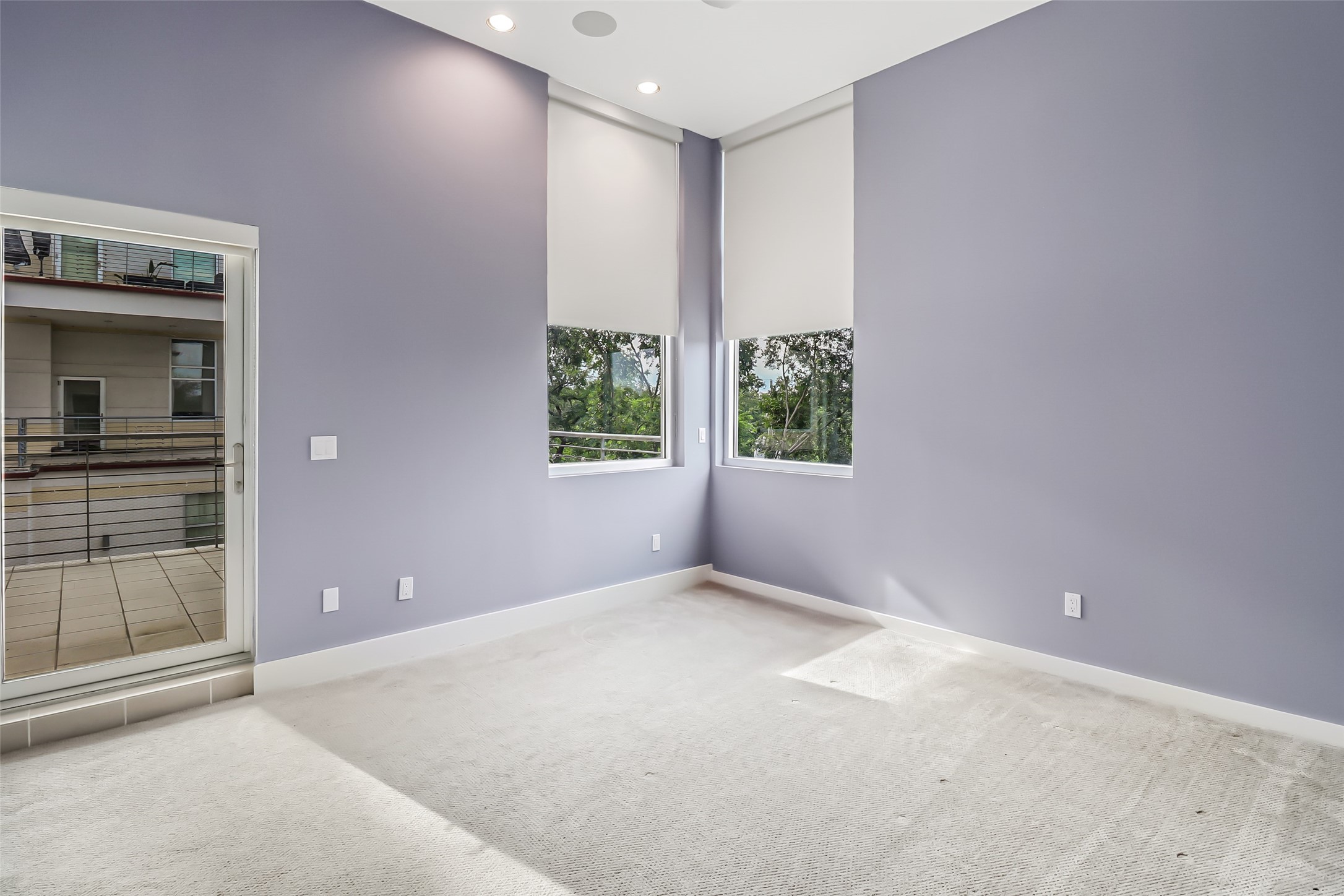 102 Quitman Street, Unit 301 Houston, TX 77009 - Photo 28 of 33 an empty room with windows and closet