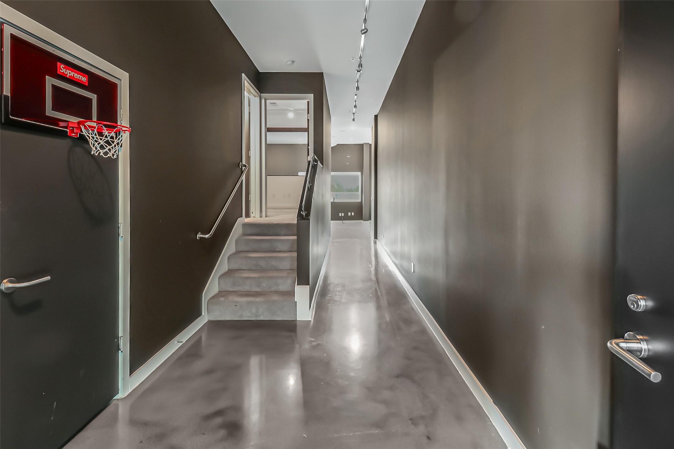 102 Quitman Street, Unit 301 Houston, TX 77009 - Photo 10 of 33 a view of entryway