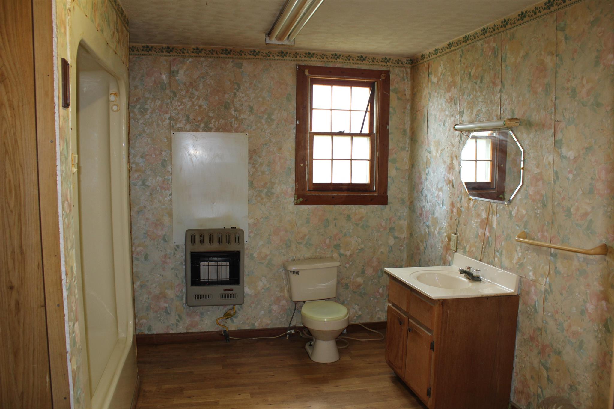 3067 Ownby Road Lewisburg, TN 37091 - Photo 8 of 30 Bathroom with Tub/Shower Combination & Utility Area