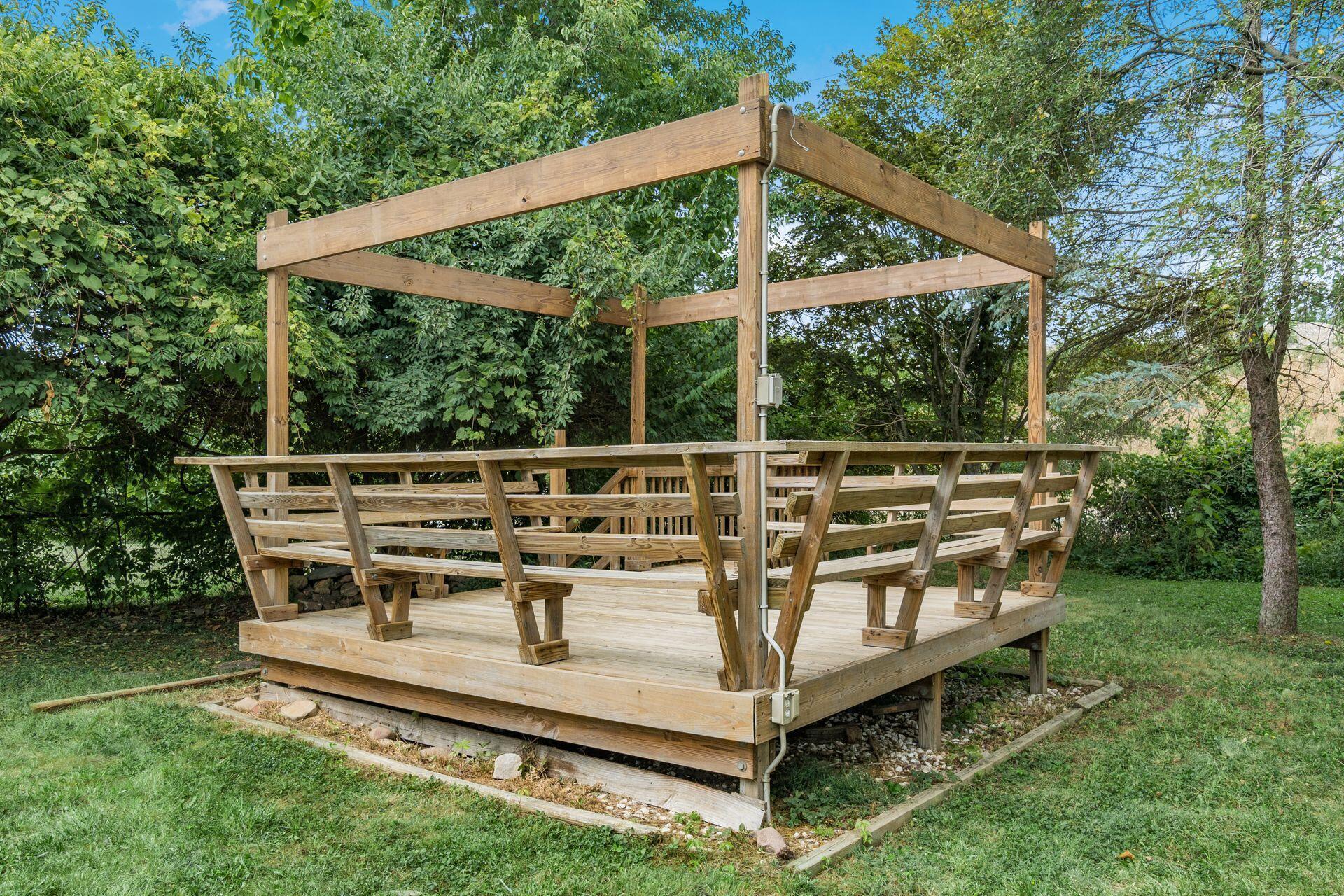2429 Daily Road Columbus, OH 43232 - Photo 38 of 44 Backyard Deck