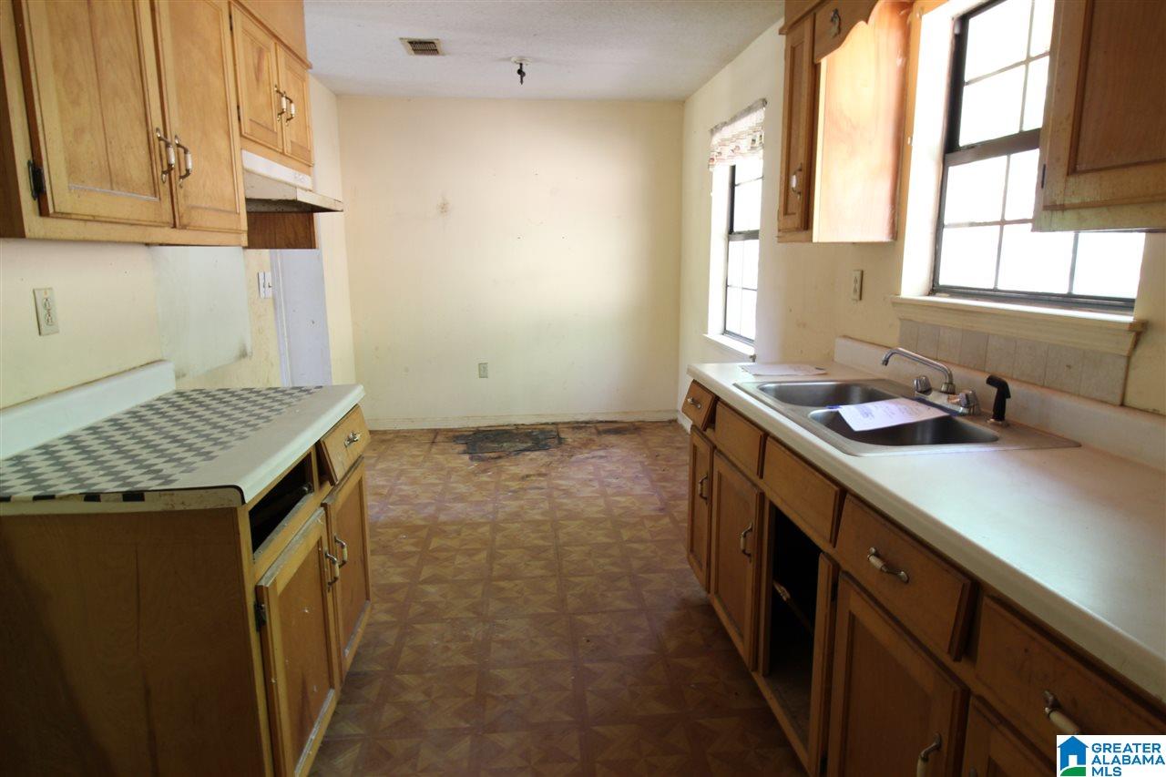 528 Southwest 10th Street Fayette, AL 35555 - Photo 2 of 14