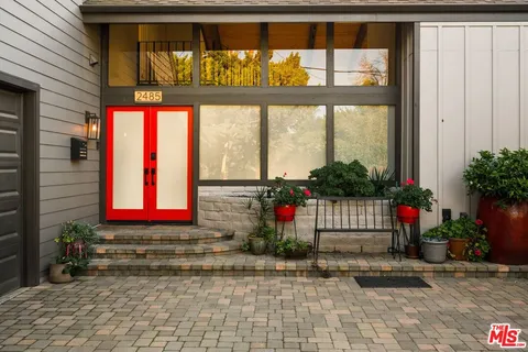 a view of entrance front of the house