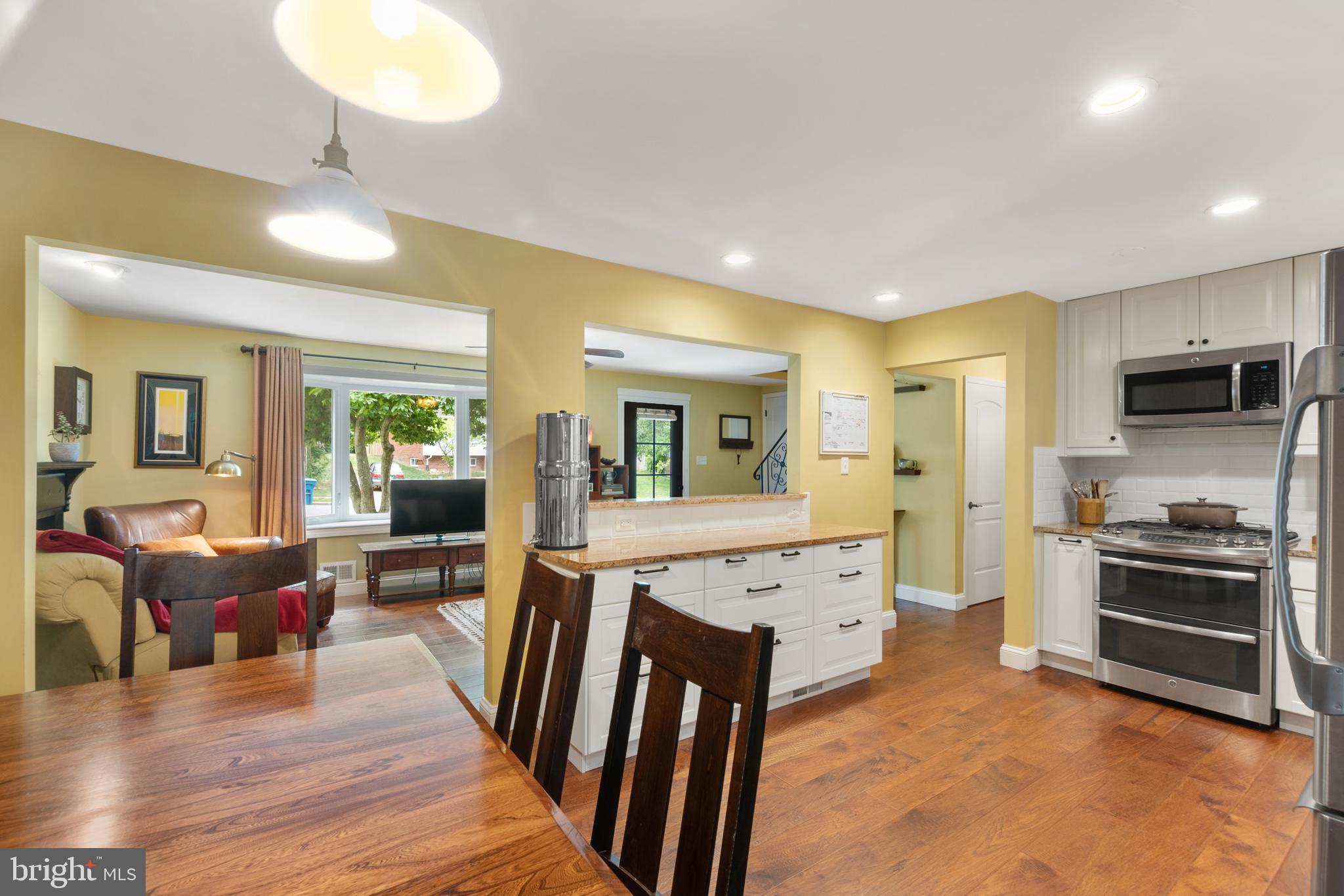 8206 Springfield Village Drive Springfield, VA 22152 - Photo 17 of 46 Kitchen and dining