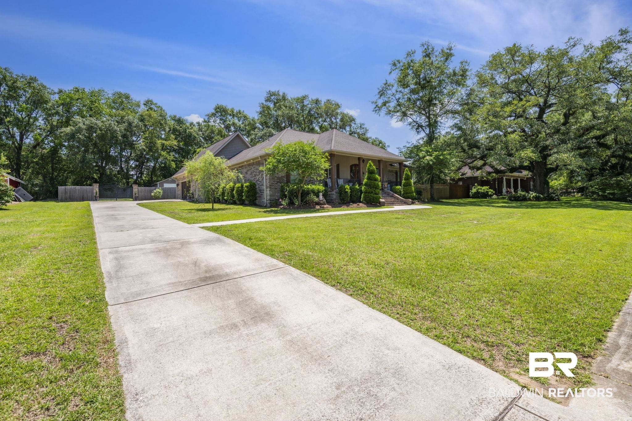 4331 Hamilton Oaks Lane Mobile, AL 36695 - Photo 35 of 38 View of front facade featuring driveway