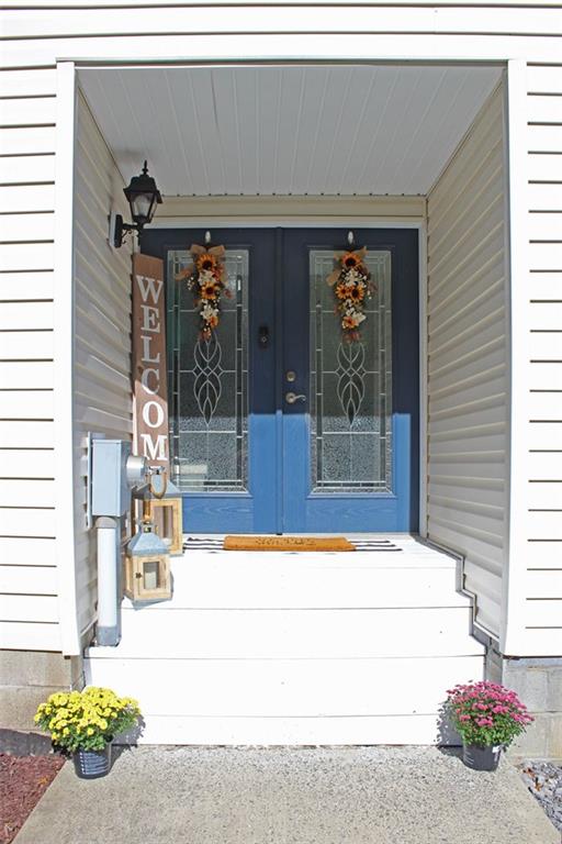 453 Hall Road Butler, PA 16001 - Photo 4 of 25 WELCOMING ENTRY TO THE MUDROOM