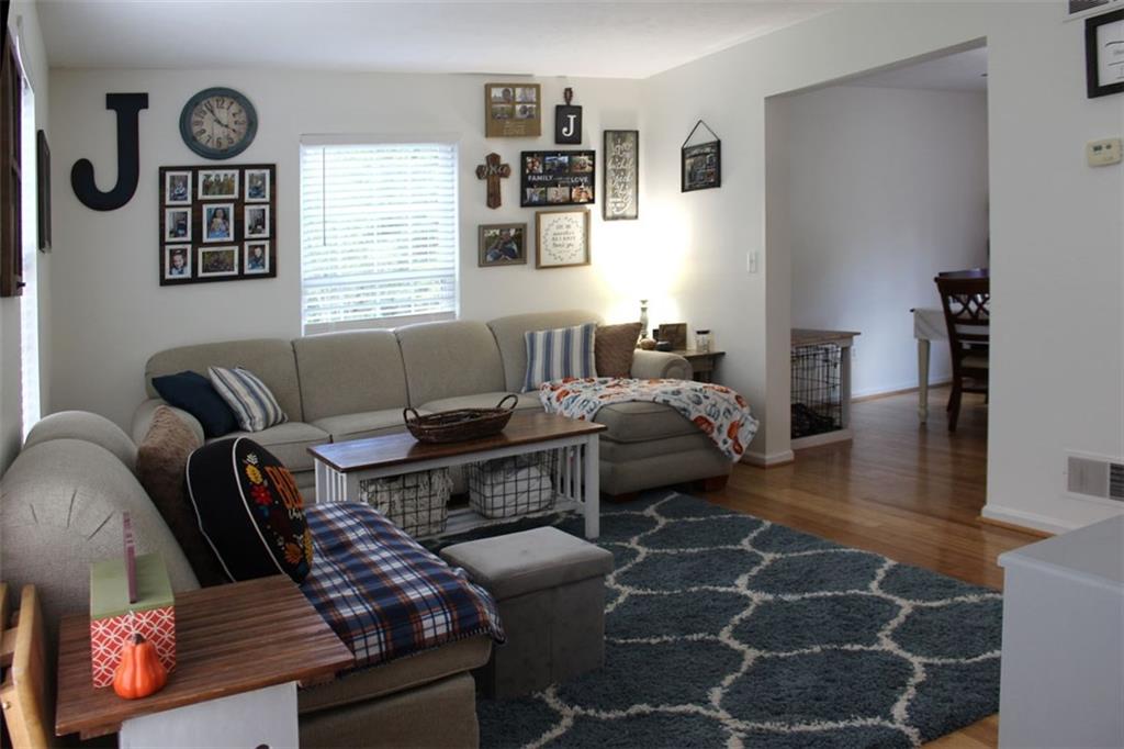 453 Hall Road Butler, PA 16001 - Photo 5 of 25 LIVING ROOM