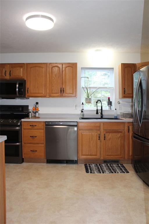 453 Hall Road Butler, PA 16001 - Photo 10 of 25 LIGHT AND BRIGHT KITCHEN