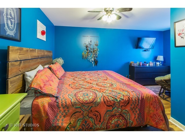 212 Chicago Road Oswego, IL 60543 - Photo 6 of 10 a bedroom with a bed and a lamp