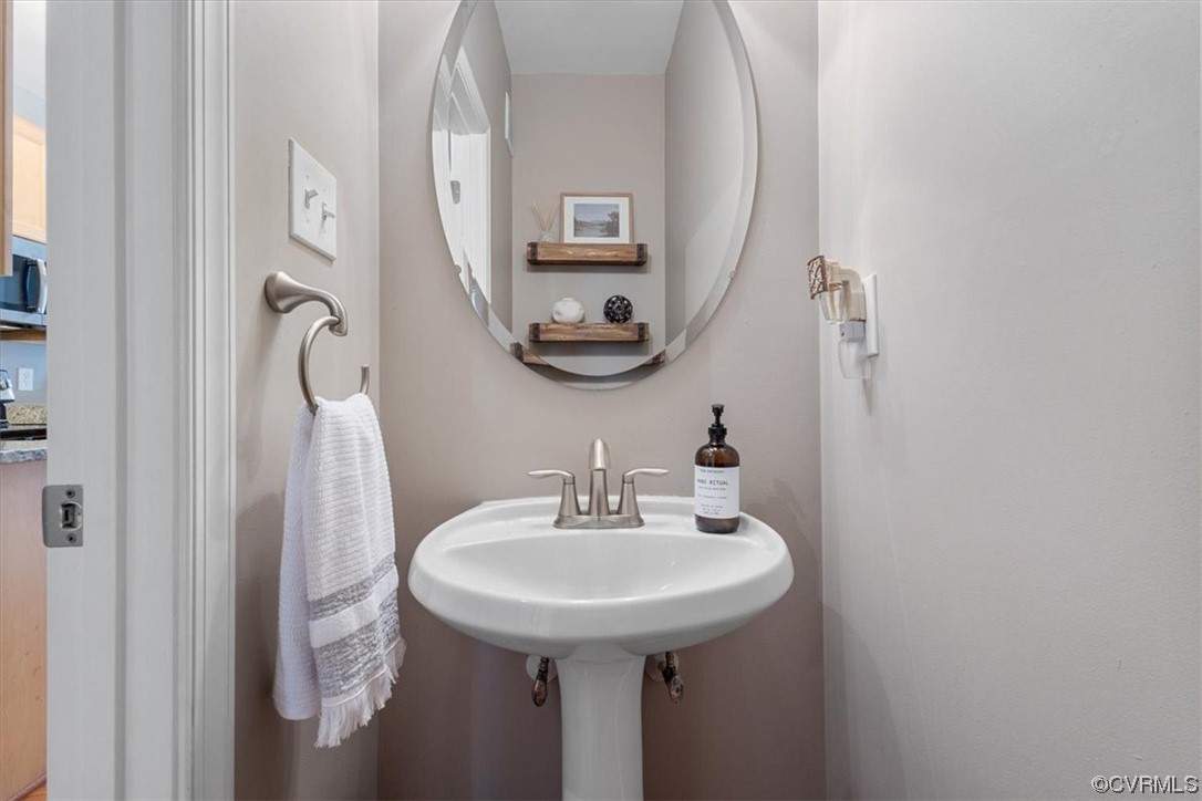 14825 Windjammer Drive Midlothian, VA 23112 - Photo 19 of 47 a bathroom with a sink and a mirror