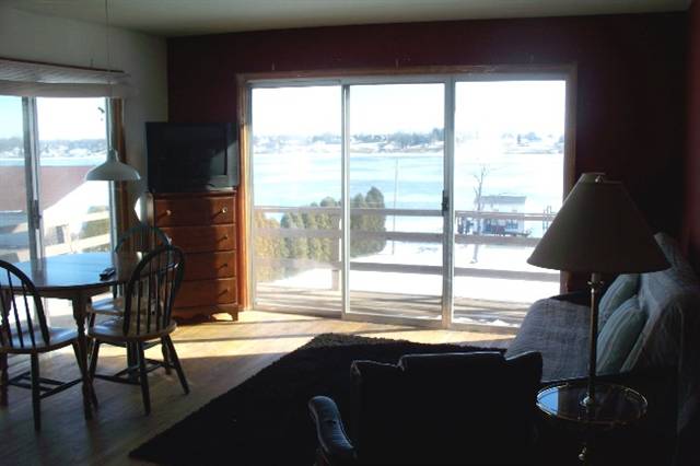 1775 North River Road St. Clair, MI 48079 - Photo 4 of 13 31090623-3.JPG