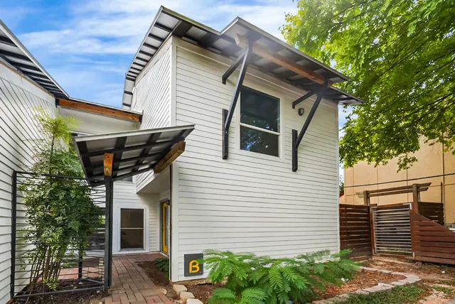 $1,950 | 2709 Parker Lane, Unit B, Austin, TX 78741