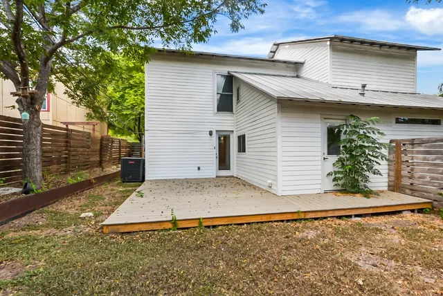 $1,950 | 2709 Parker Lane, Unit B, Austin, TX 78741