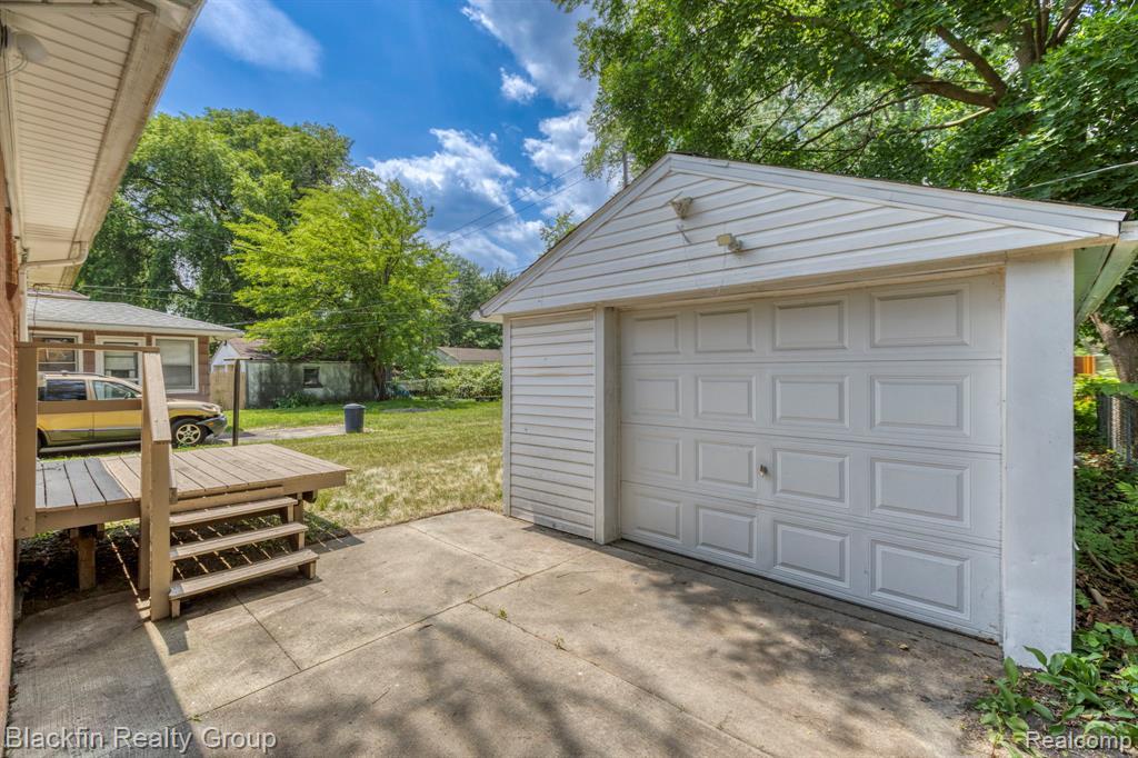 24641 Ridgedale Street Oak Park, MI 48237 - Photo 23 of 27