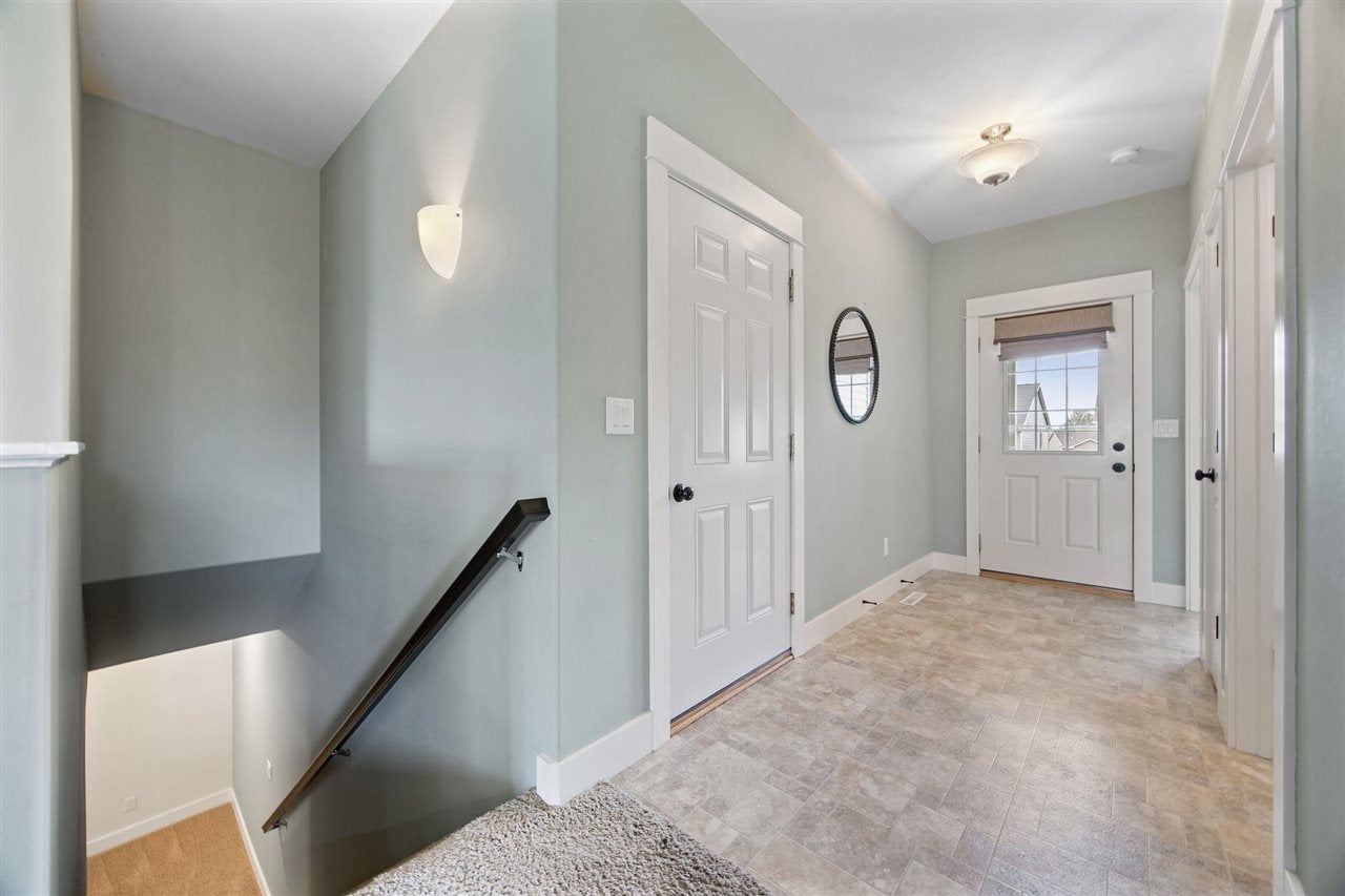 225 Ridgewood Drive Hiawatha, IA 52233 - Photo 4 of 34 Gallery Image 4