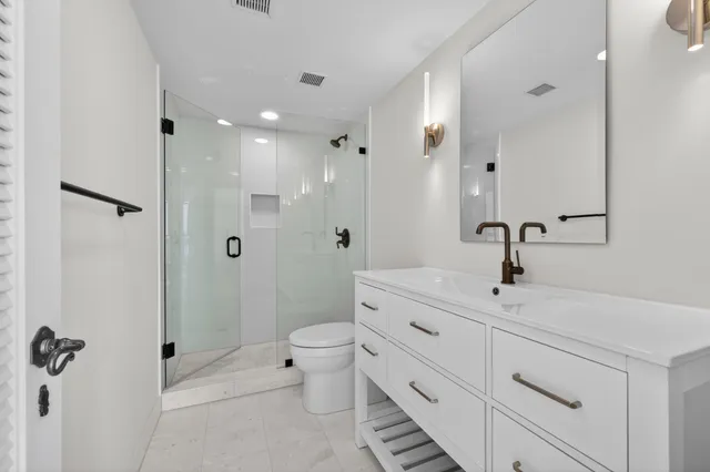 $8,000 | 1200 South Flagler Drive, Unit 1105, West Palm Beach, FL 33401