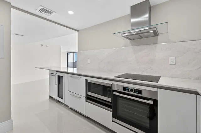 $8,000 | 1200 South Flagler Drive, Unit 1105, West Palm Beach, FL 33401