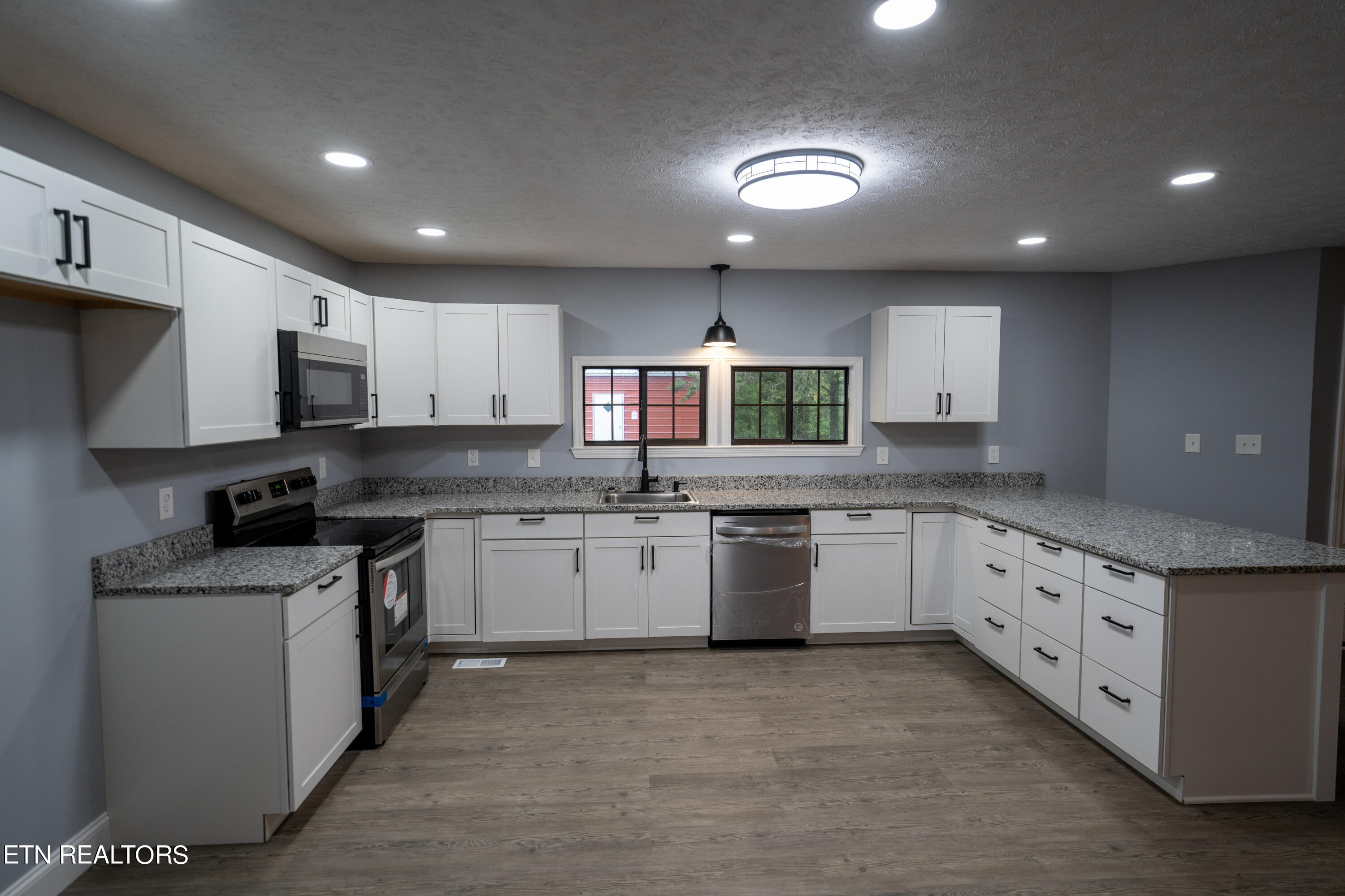 128 Harness Road New Tazewell, TN 37825 - Photo 10 of 34 38