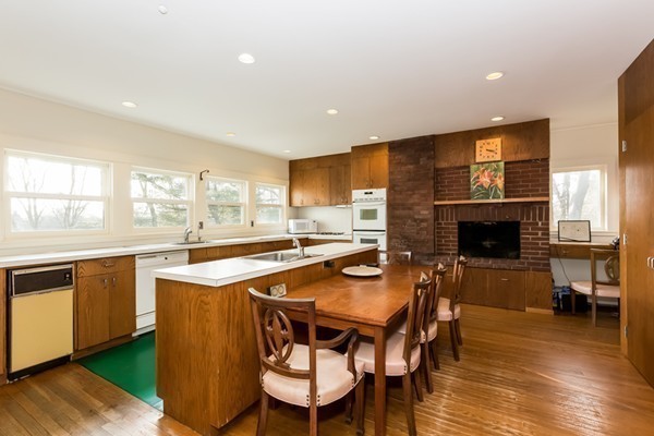 24 Old Neck Road Manchester, MA 01944 - Photo 7 of 20 Gallery Image 7