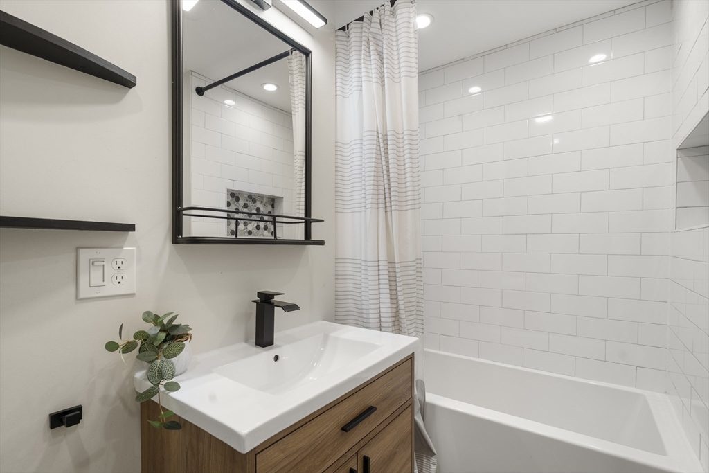 1011 Beacon Street, Unit 4 Brookline, MA 02446 - Photo 5 of 24