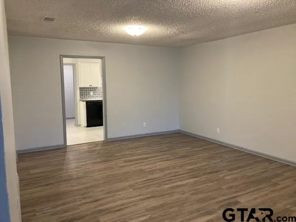 $1,000 | 320 Blake Drive, Longview, TX 75604