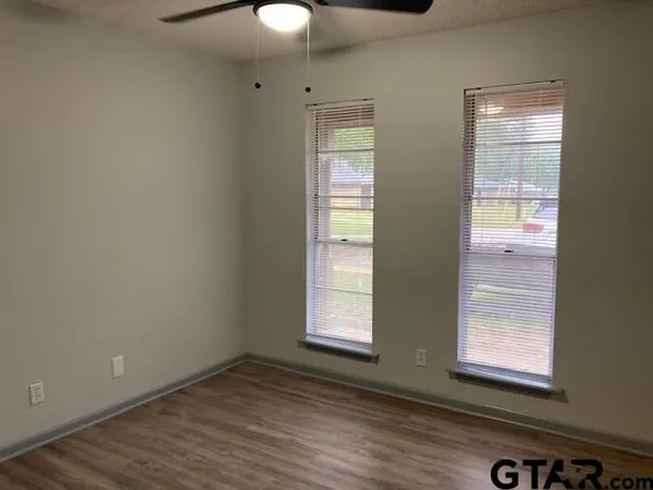 $1,000 | 320 Blake Drive, Longview, TX 75604