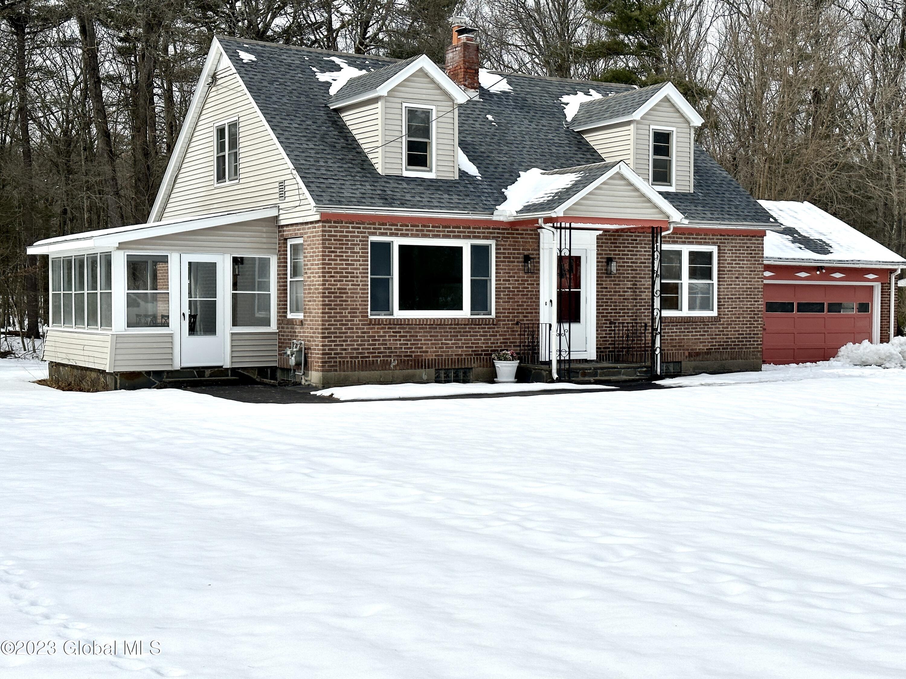 27 Newell Road Rotterdam, NY 12306 - Photo 3 of 24 91F23C7B-6ACA-4440-8F47-B3C0EA2F60EE_1_2
