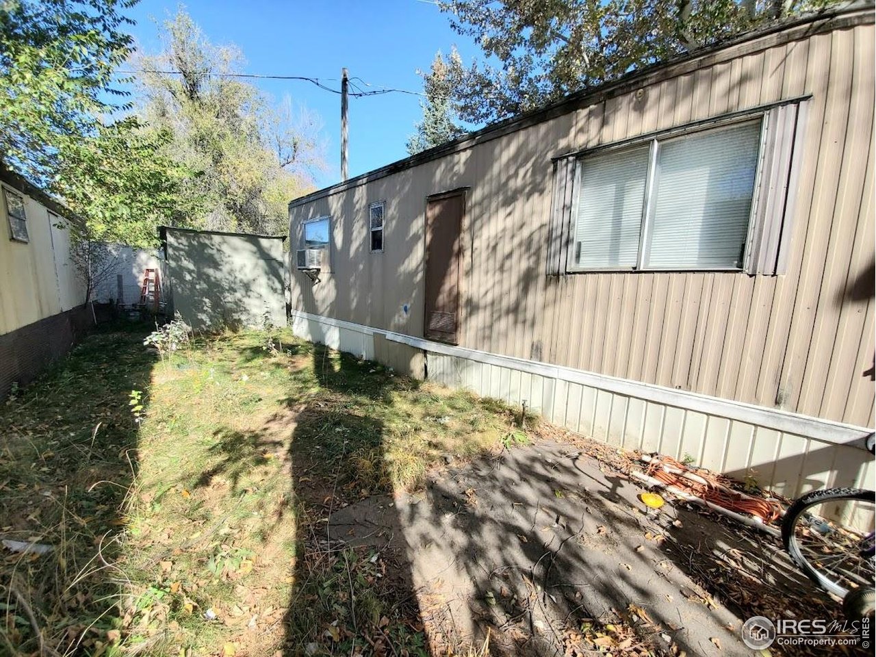 1212 Butte Road, Unit 20 Loveland, CO 80537 - Photo 21 of 22 a backyard of a house