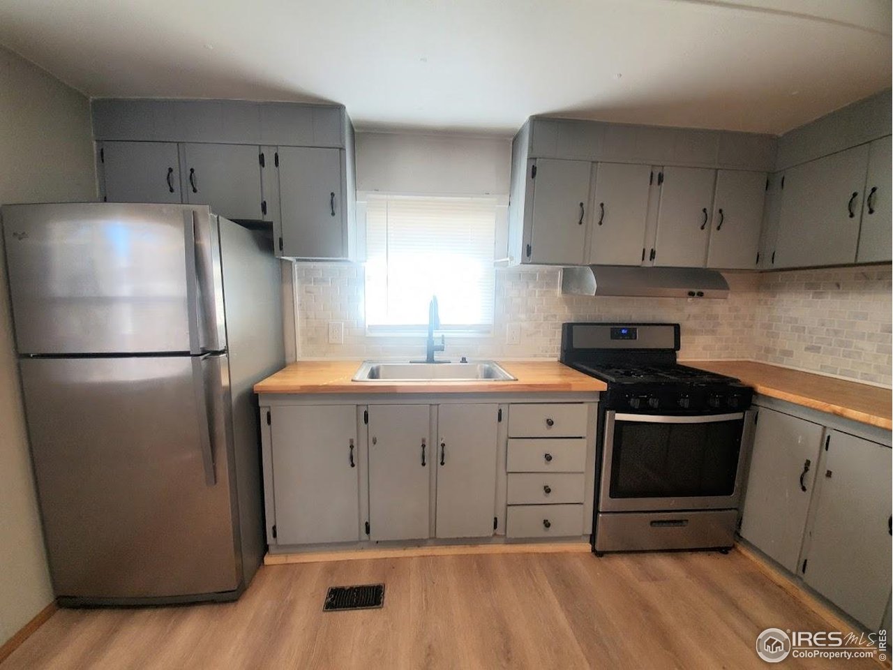 1212 Butte Road, Unit 20 Loveland, CO 80537 - Photo 8 of 22 a kitchen with a refrigerator and a stove