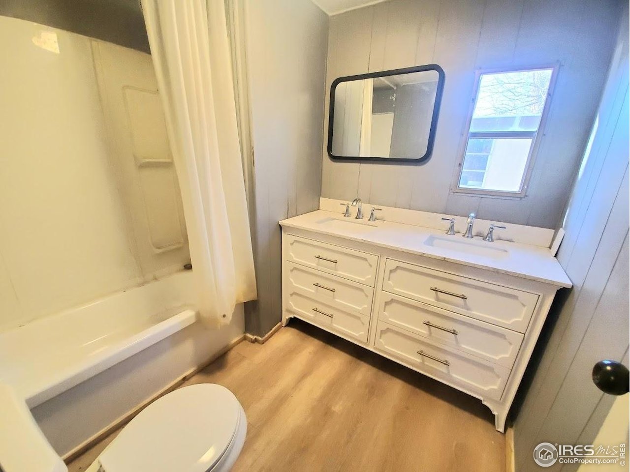 1212 Butte Road, Unit 20 Loveland, CO 80537 - Photo 10 of 22 a bathroom with a sink a toilet and bathtub