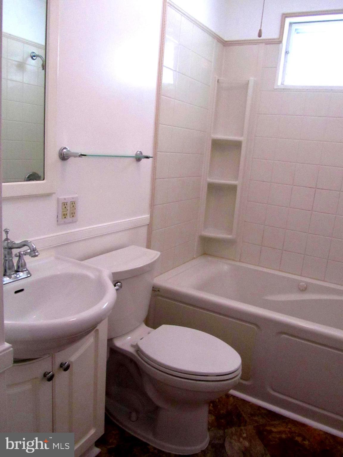 1751 Drexel Road Baltimore, MD 21222 - Photo 5 of 21 Full bath off hallway with jets