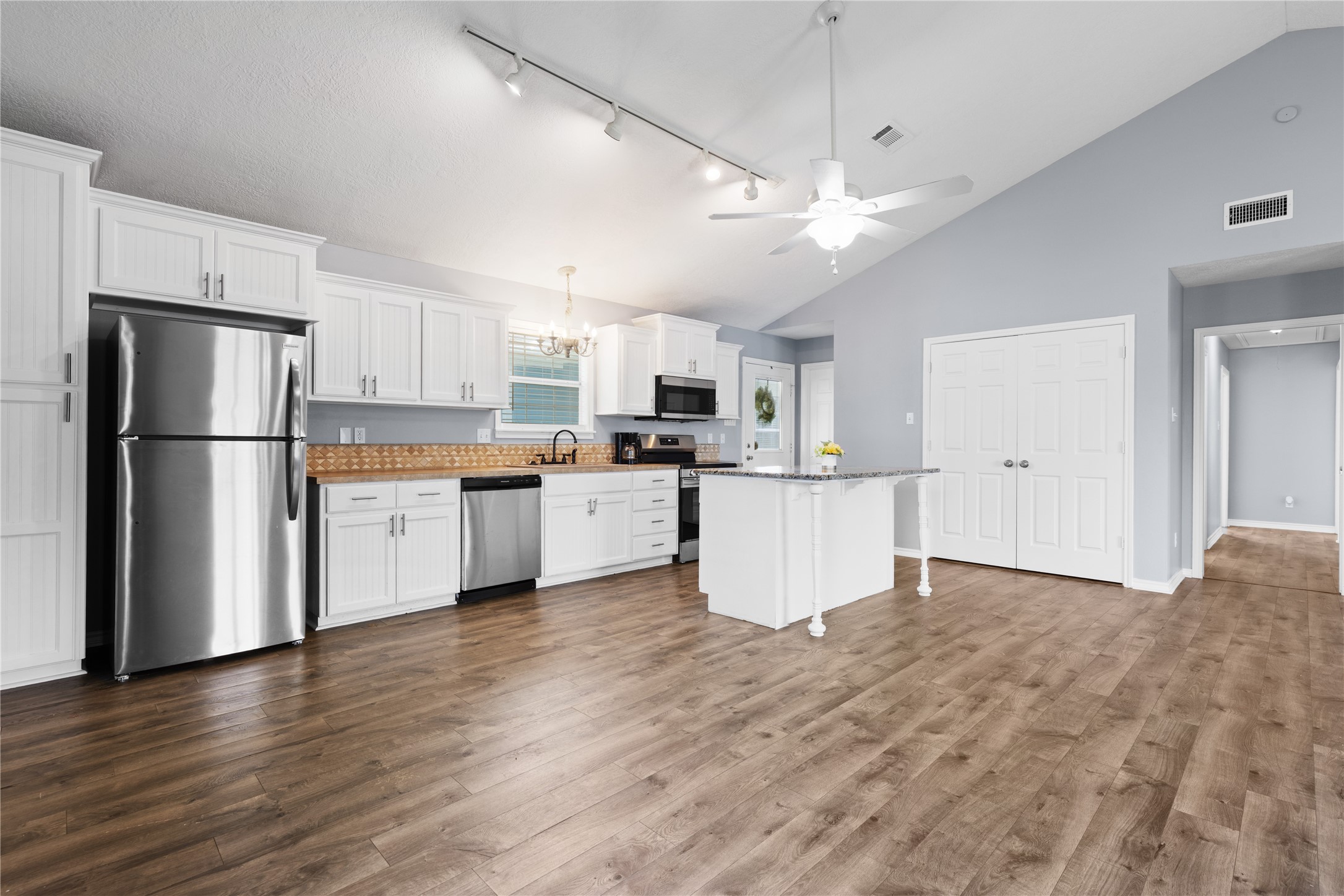 140 Meadowview Drive Trinity, TX 75862 - Photo 7 of 27