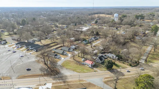 a view of yard with tree