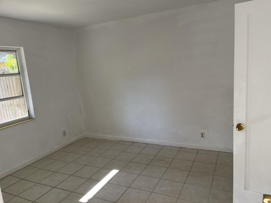 115 East Lantana Road, Unit 2 Lantana, FL 33462 - Photo 5 of 7 an empty room with windows