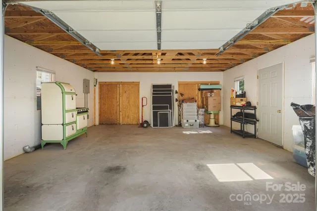 a view of a livingroom with furniture