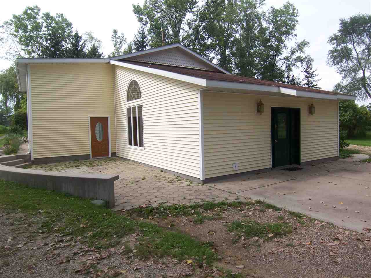 495 South Vandecar Road Mount Pleasant, MI 48858 - Photo 5 of 43 1806264-4.JPG