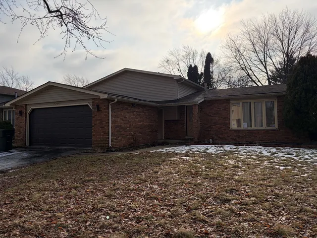 $179,900 | 5301 Imperial Drive, Richton Park, IL 60471