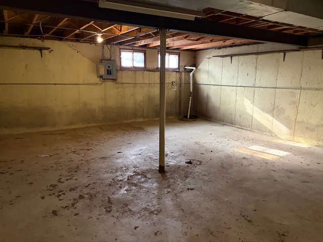 $179,900 | 5301 Imperial Drive, Richton Park, IL 60471