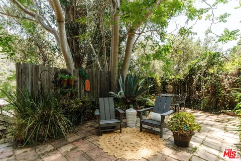 $1,100,000 | 437 Short Trail, Topanga, CA 90290