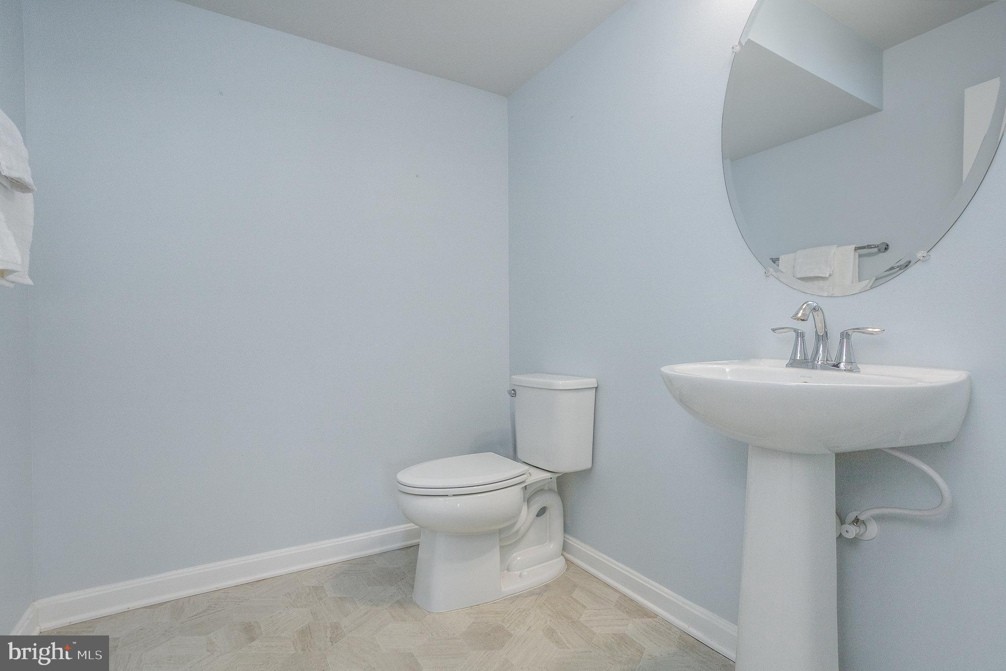 18236 Summit Pointe Drive Triangle, VA 22172 - Photo 19 of 36 a bathroom with a sink toilet and a mirror