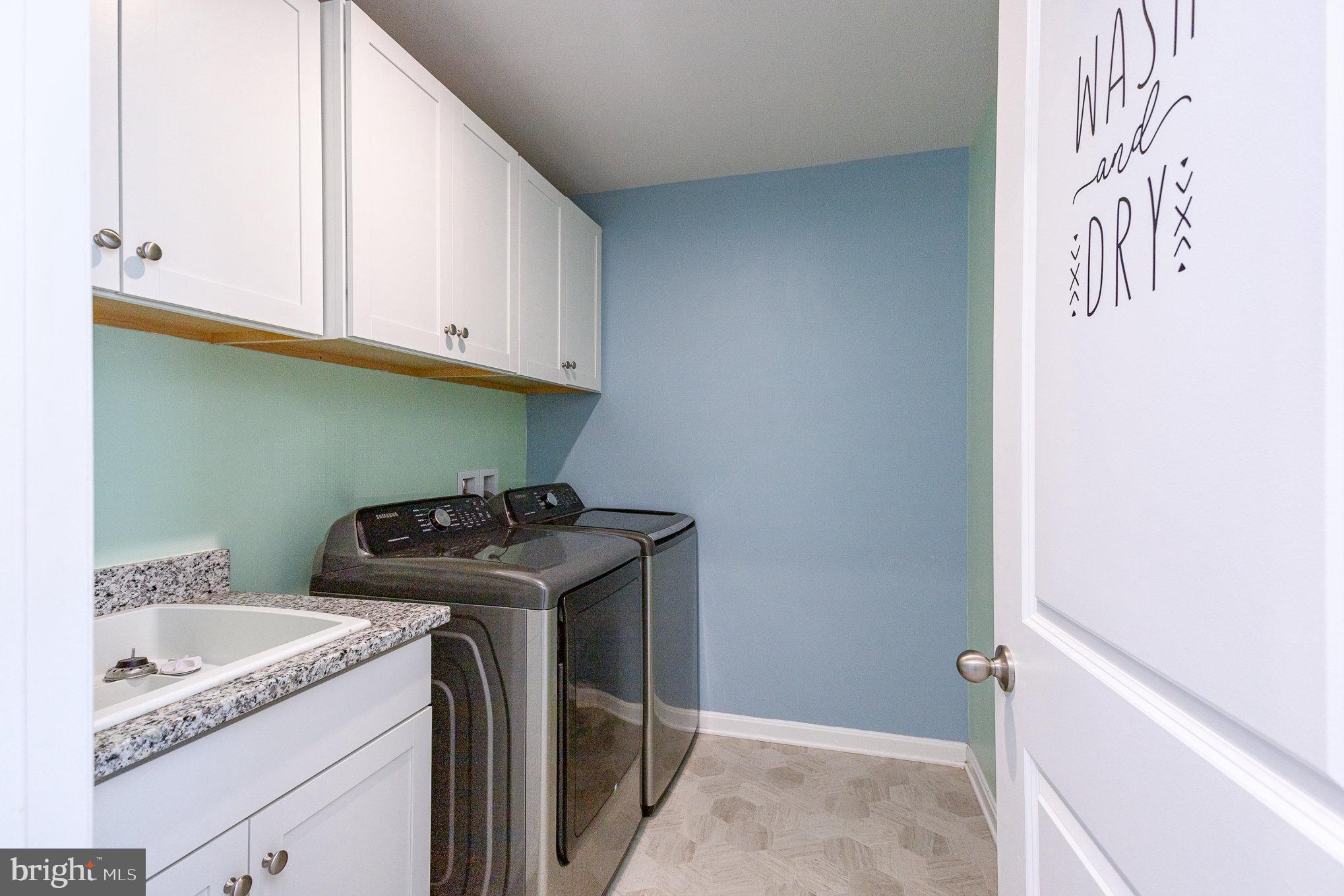 18236 Summit Pointe Drive Triangle, VA 22172 - Photo 20 of 36 a utility room with dryer and washer