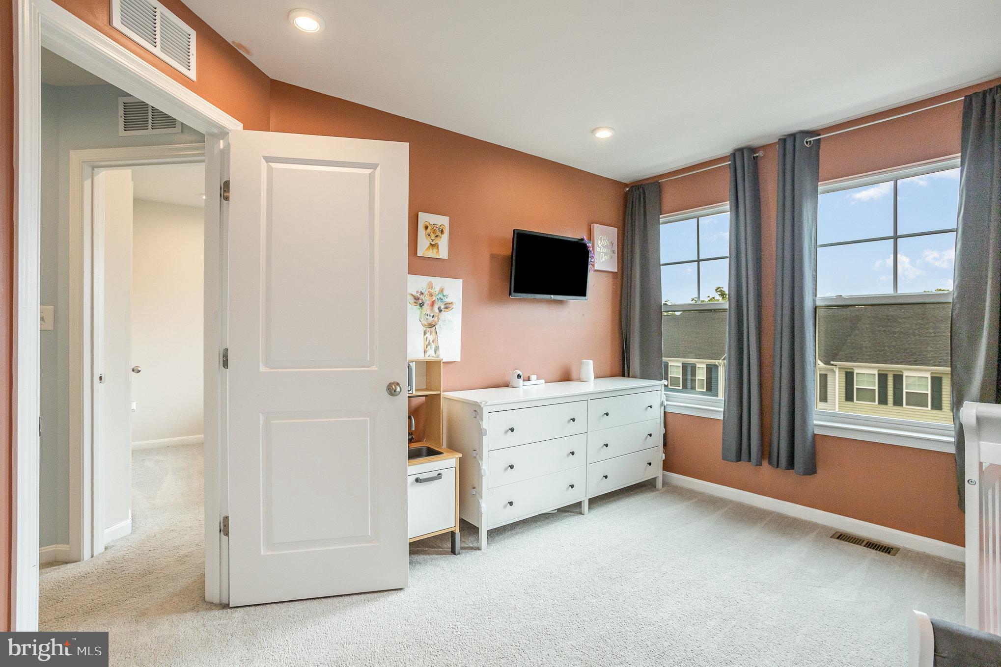 18236 Summit Pointe Drive Triangle, VA 22172 - Photo 30 of 36 a room with furniture and flat screen tv