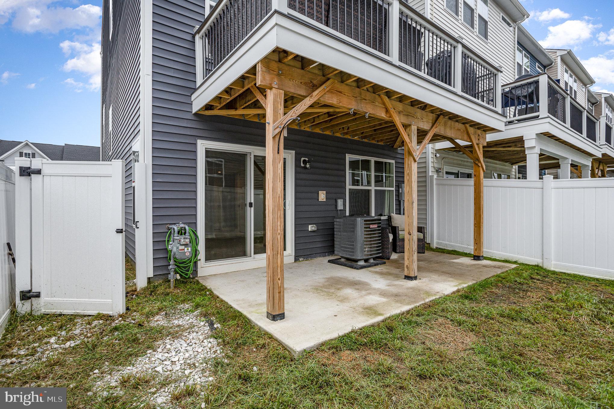 18236 Summit Pointe Drive Triangle, VA 22172 - Photo 36 of 36 a view of a house with basketball court