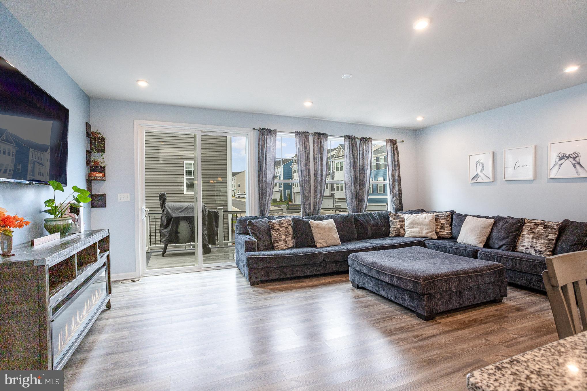 18236 Summit Pointe Drive Triangle, VA 22172 - Photo 7 of 36 a living room with furniture and a flat screen tv